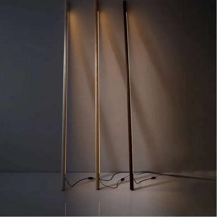 Lampadaire vertical en bois éclairage ambiant élégant