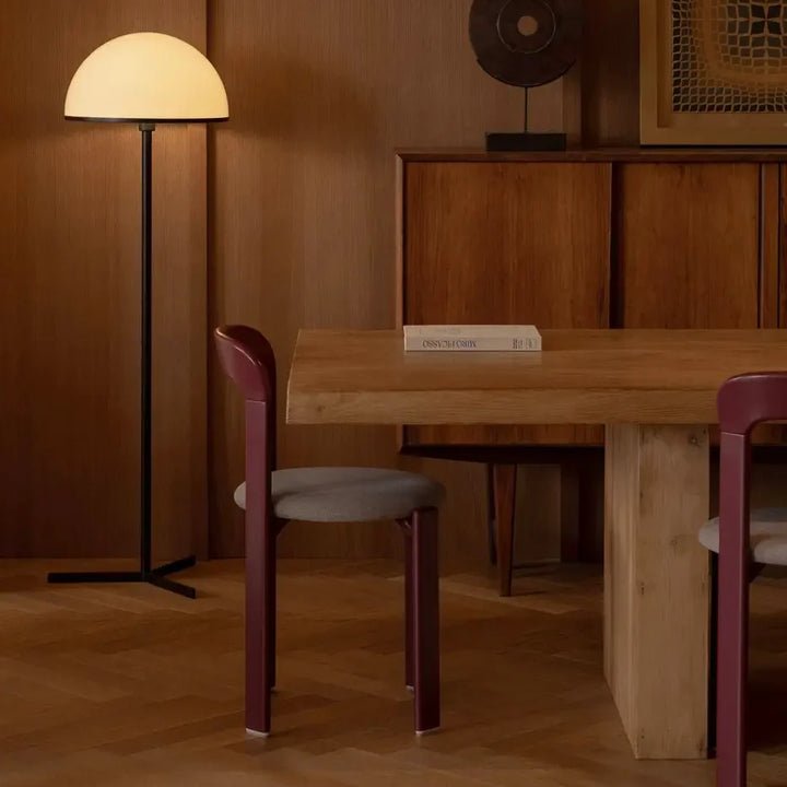 Lampadaire Dome dans un intérieur