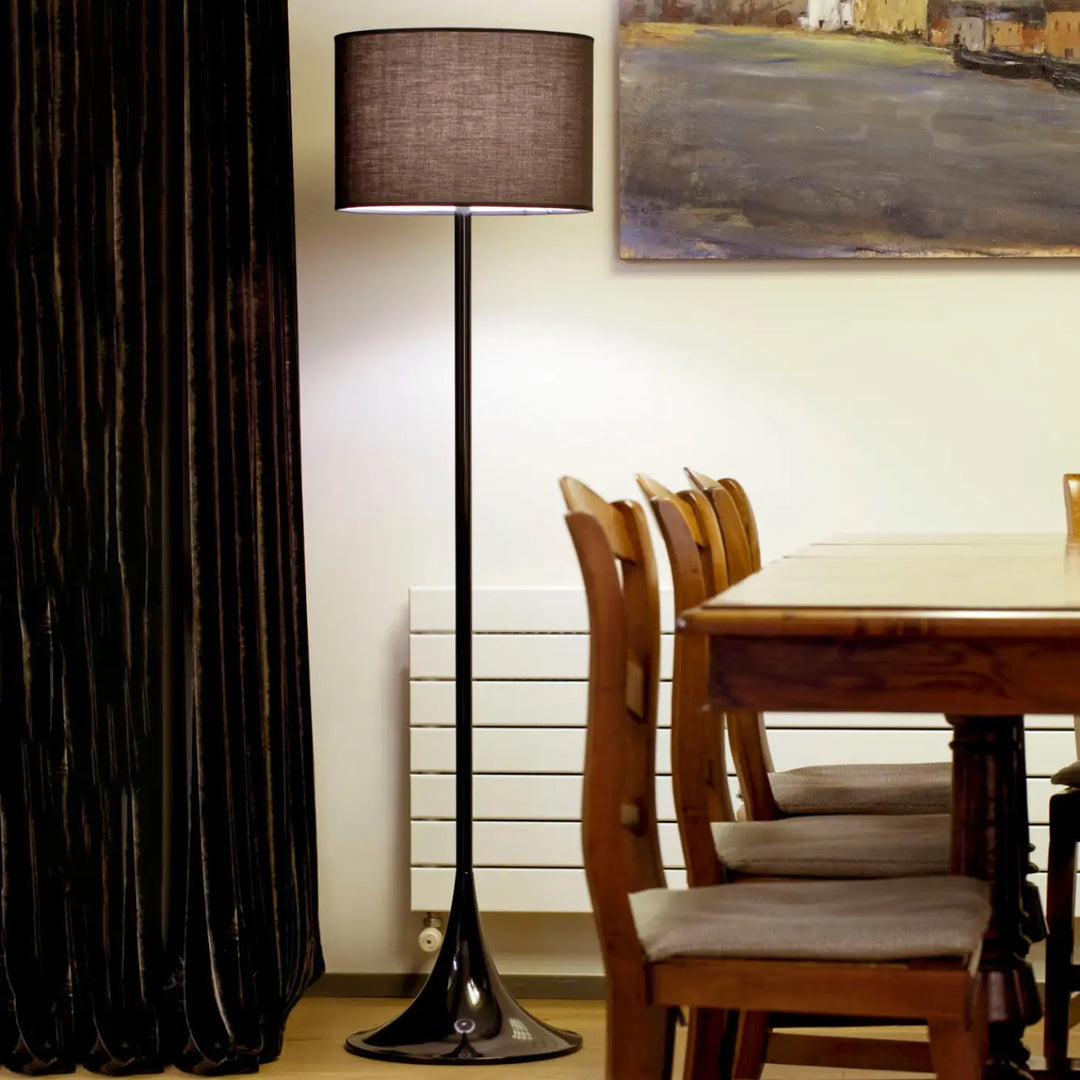 Lampadaire Black de Faro Barcelona en situation