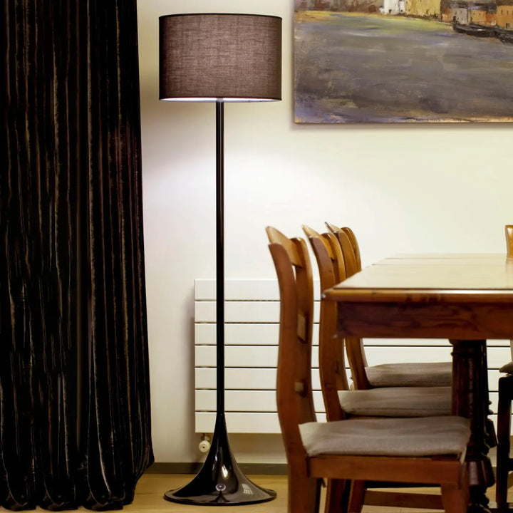 Lampadaire Black de Faro Barcelona en situation