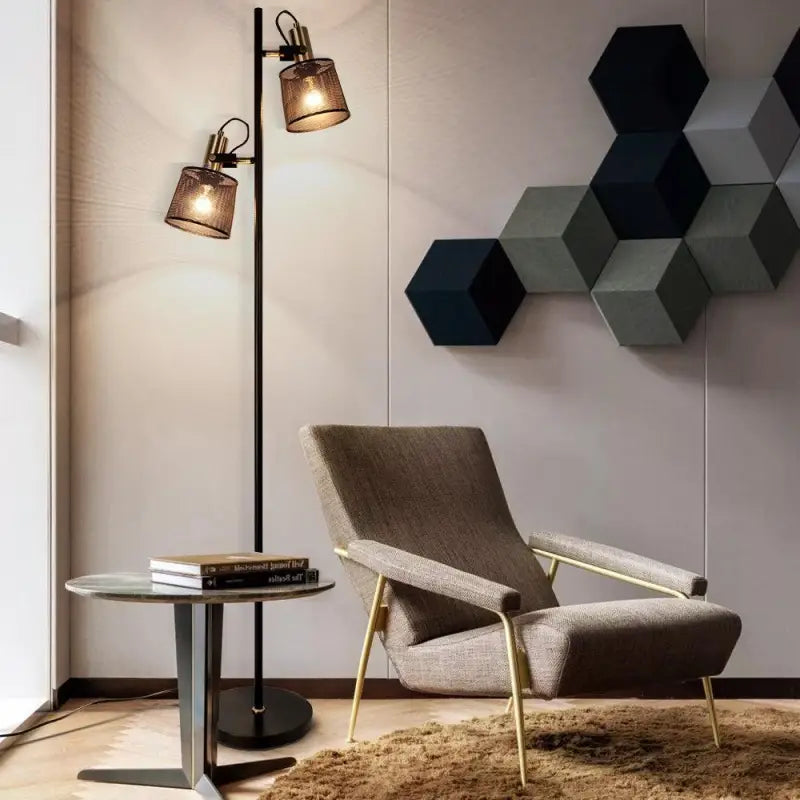 Lampadaire Noir Design avec Structure Cylindrique Inclinée
