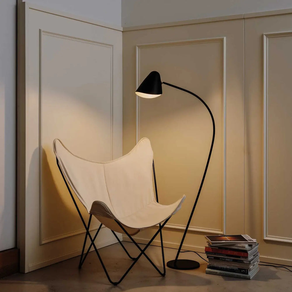 Lampadaire Organic noir dans un intérieur