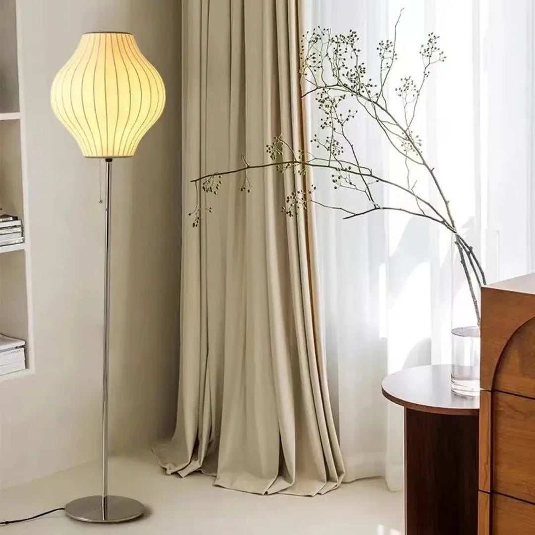 Lampadaire monna style nordique avec globe lumineux jaune chaud en tissu côtelé et pied métallique pour décoration intérieure