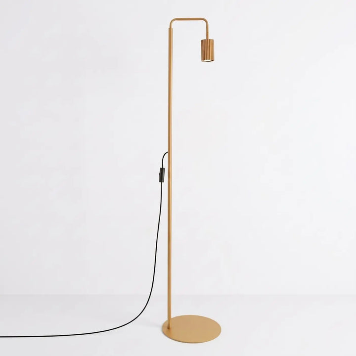 Lampadaire doré éteint