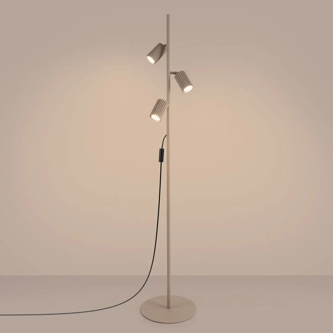 Lampadaire taupe allumé