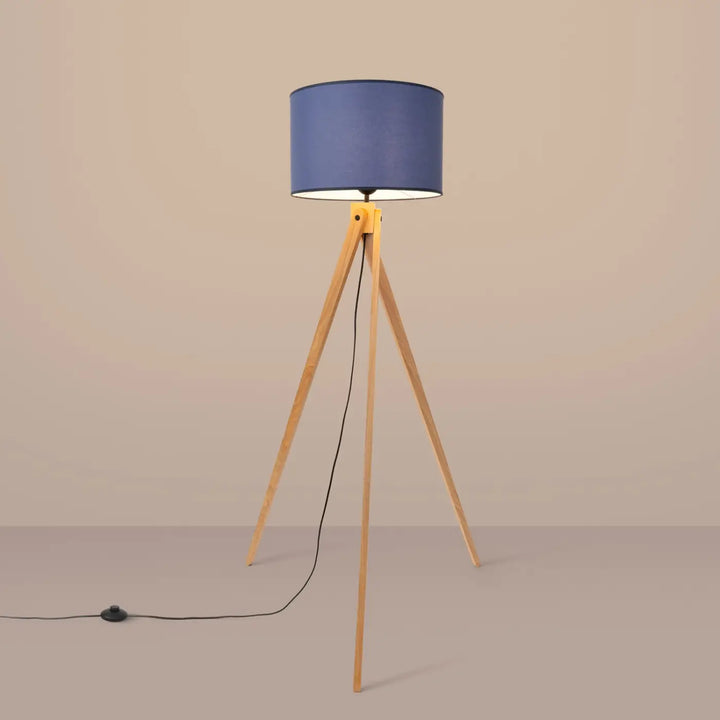 Lampadaire bleu marine/bois naturel allumé
