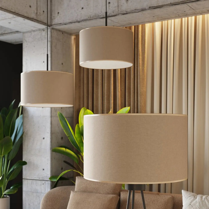 Lampadaire taupe/noir vue rapprochée dans son décor