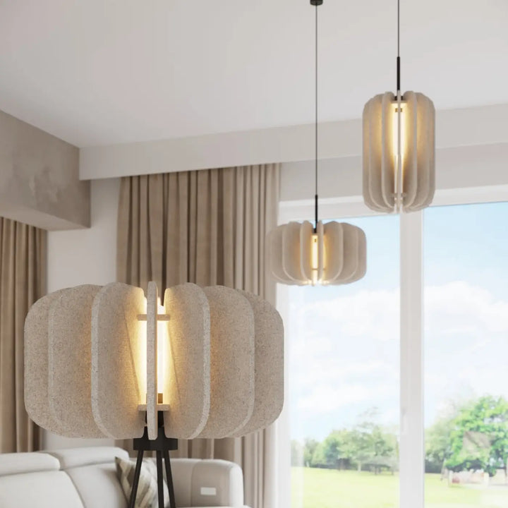 Lampadaire beige/noir dans un intérieur contemporain