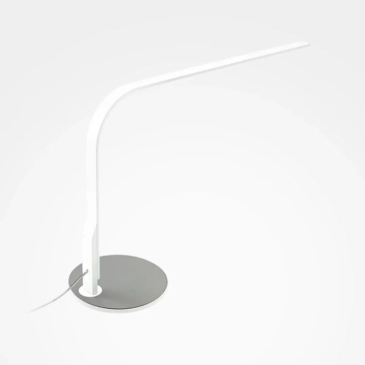 Lampe de chevet blanche au design minimaliste avec baguette lumineuse et socle argent lim 360 de pablo designs