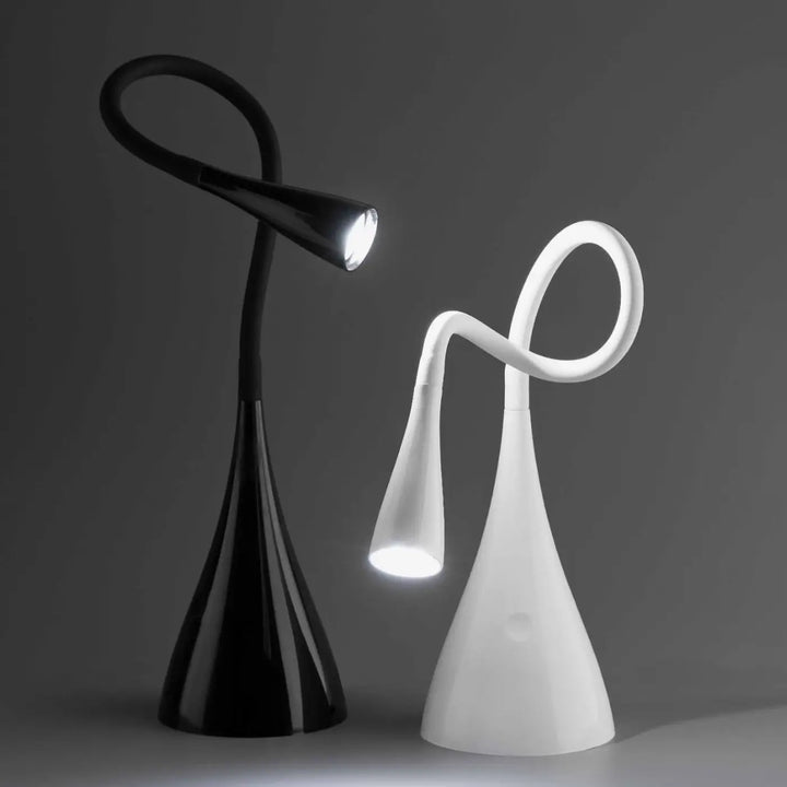 Lampe de bureau Lena noire de Faro Barcelona en situation