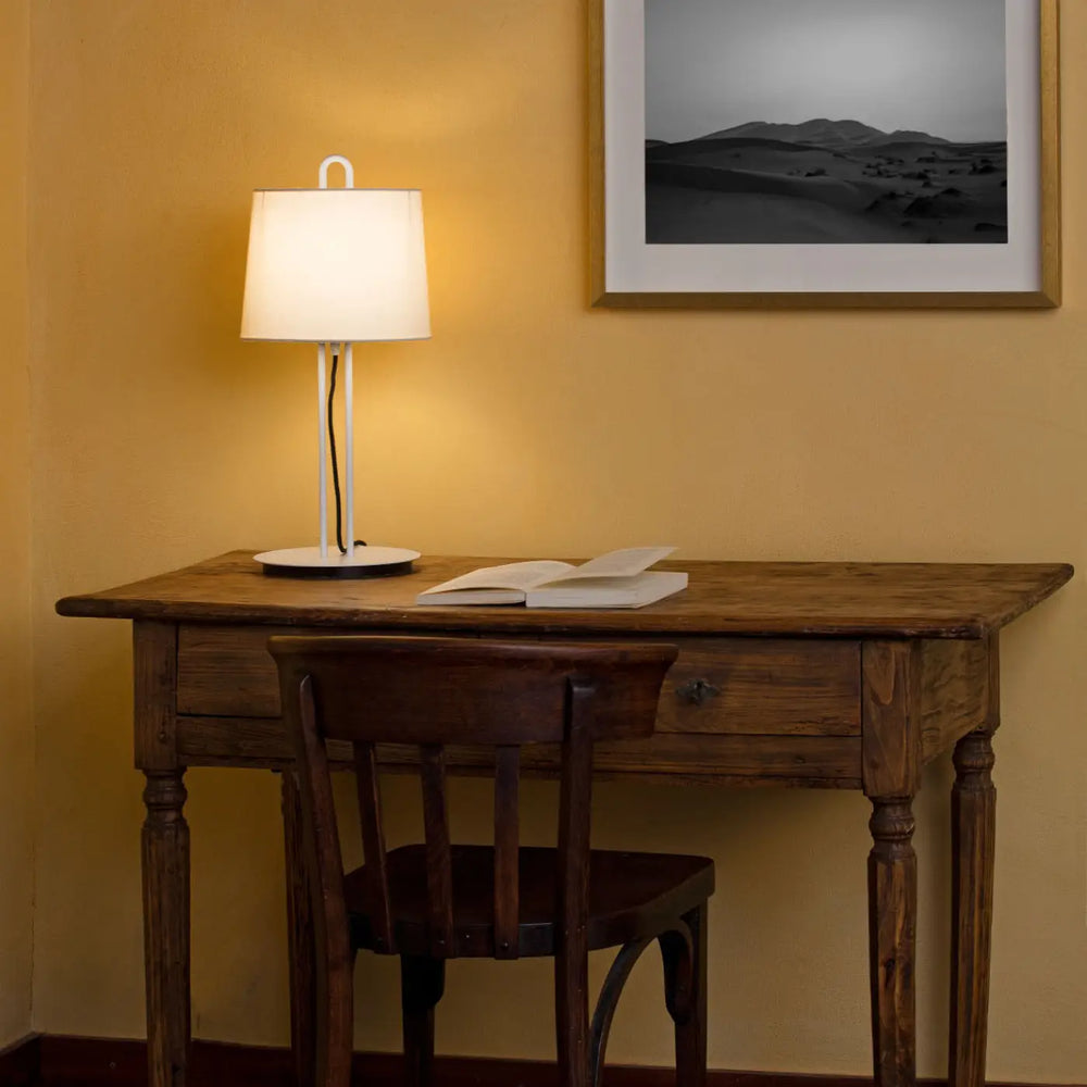 Lampe de chevet Montreal beige de Faro Barcelona en situation