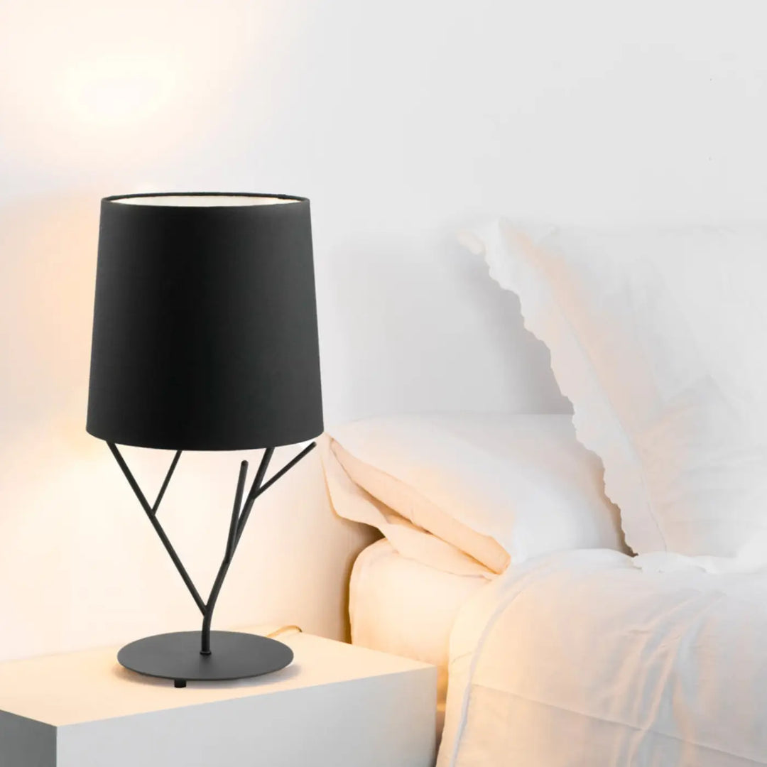 Lampe de chevet Tree noire de Faro Barcelona en situation
