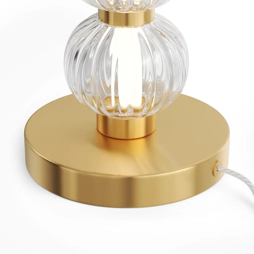 Lampe de chevet amulet avec abat-jour en verre cannelé et base en métal doré comme objet décoratif