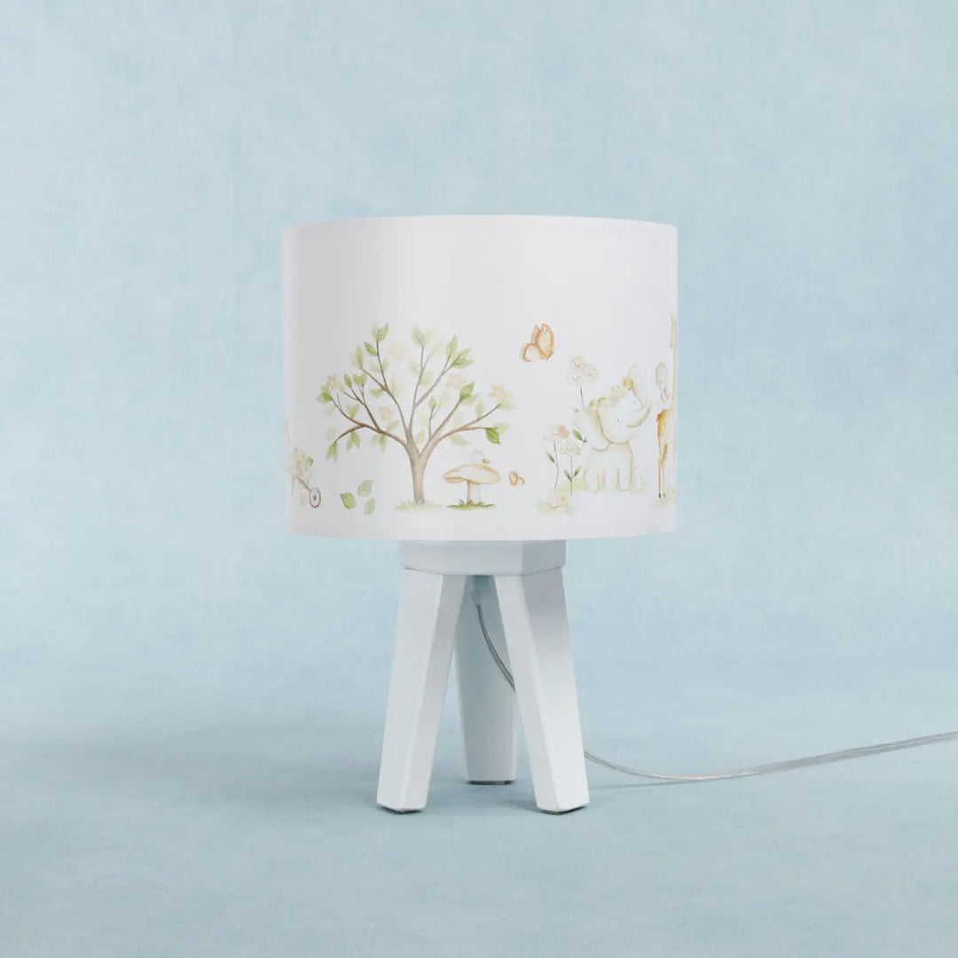 Lampe de table chevet blanche avec abat-jour cylindrique illustré style nature sur pied tripode univers inspiré