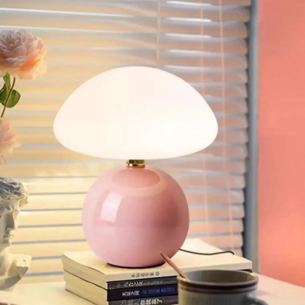 Lampe de table champignon finition rose avec abat-jour opalin en verre dépoli pour un éclairage doux