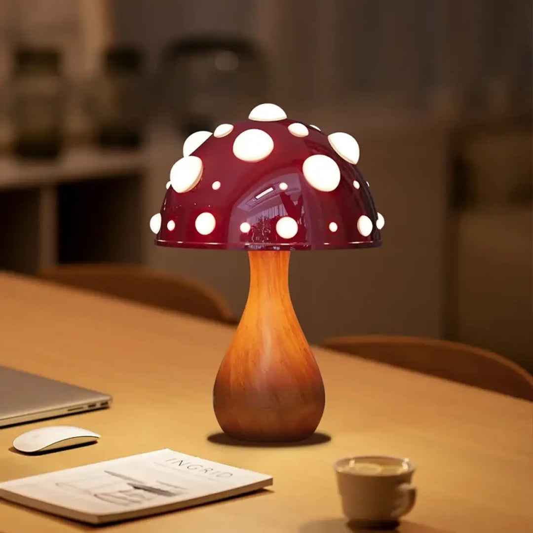 Lampe de chevet champignon rouge à pois blancs avec base en bois modèle moushirou