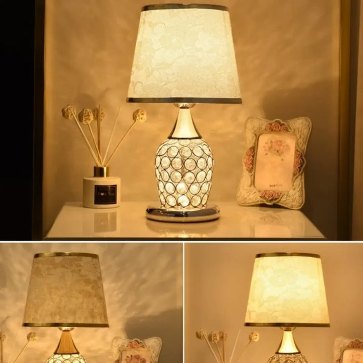 Lampe de chevet charlie chevet cristalline avec design élégant et abat-jour crème en dentelle attire l’œil