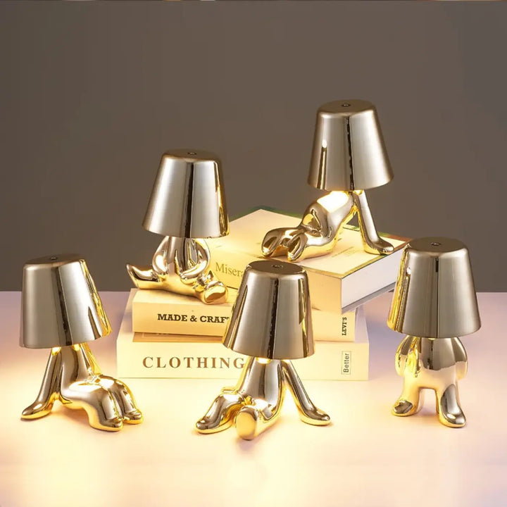 Lampe de chevet buddy en métal doré effet métallisé avec abat-jour sculptural pour décoration intérieure chevet décorative