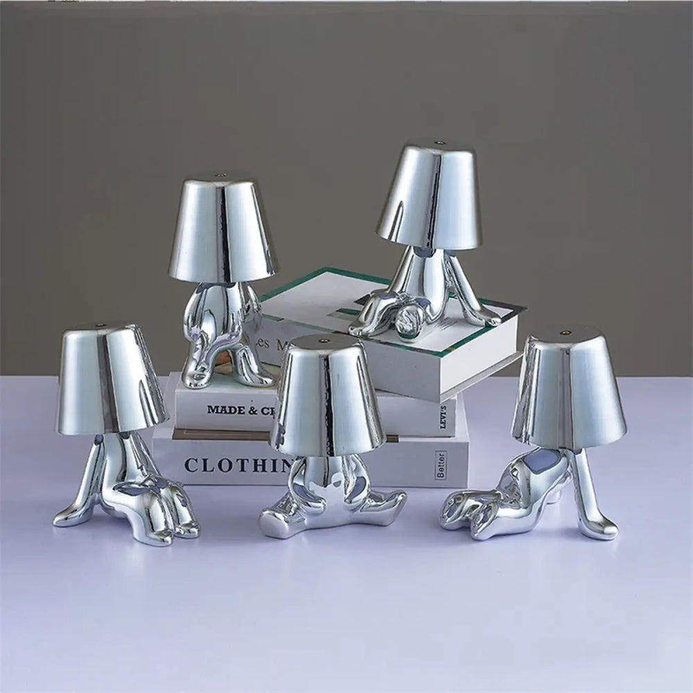 Lampe de chevet buddy en figurines métalliques argentées avec effet métallisé pour décoration intérieure chevet décorative