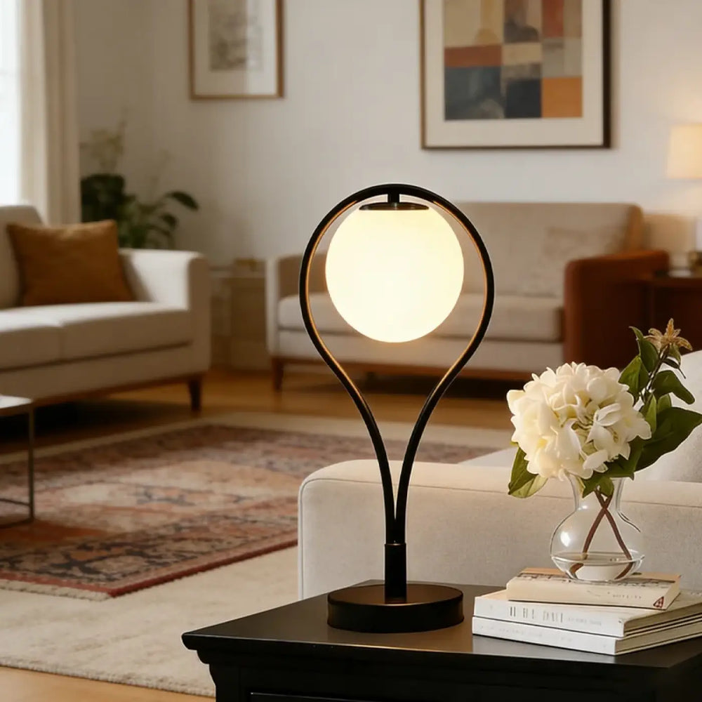 Lampe de table canila en métal noir avec un halo lumineux sphérique pour un chevet design et profiter d’un moment calme