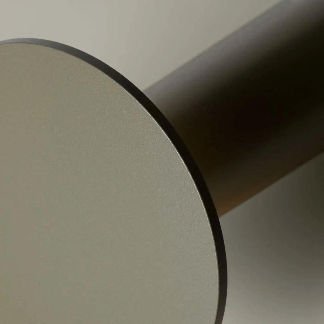 Base de lampe de chevet cocktail circulaire mate avec design minimaliste et tête orientable variation tactile