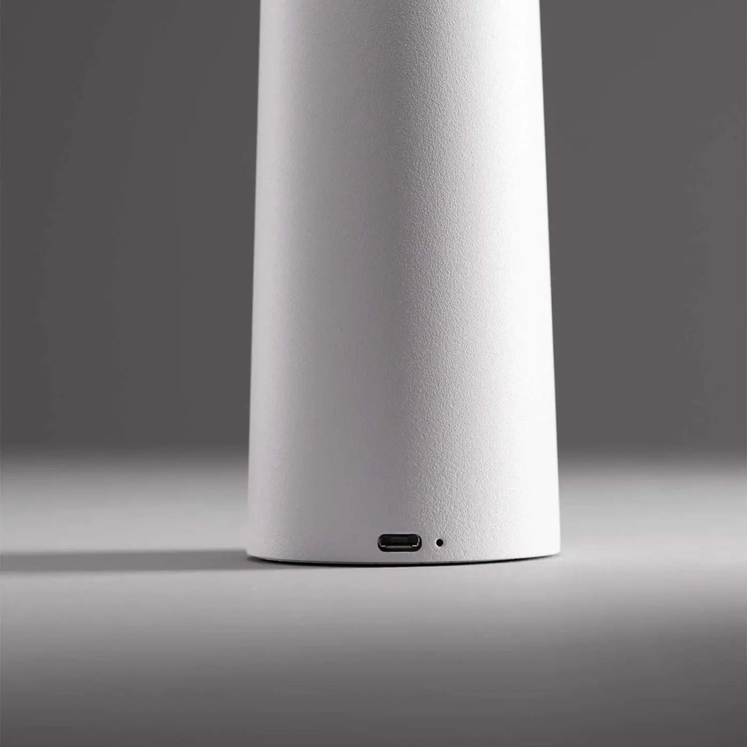 Lampe de chevet cocktail blanche cylindrique avec finition mate usb-c port et variation tactile tête orientable