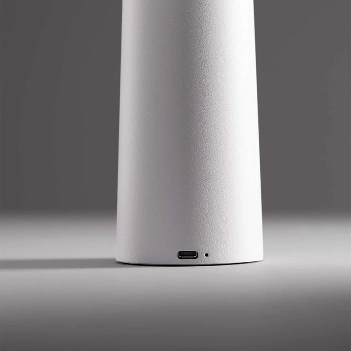 Lampe de chevet cocktail blanche cylindrique avec finition mate usb-c port et variation tactile tête orientable