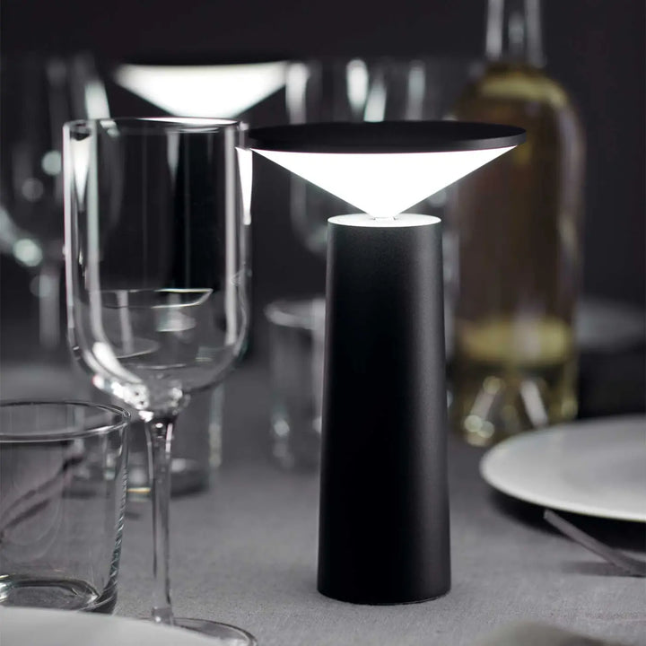 Lampe sans fil Cocktail noire dans un intérieur #couleur_noir