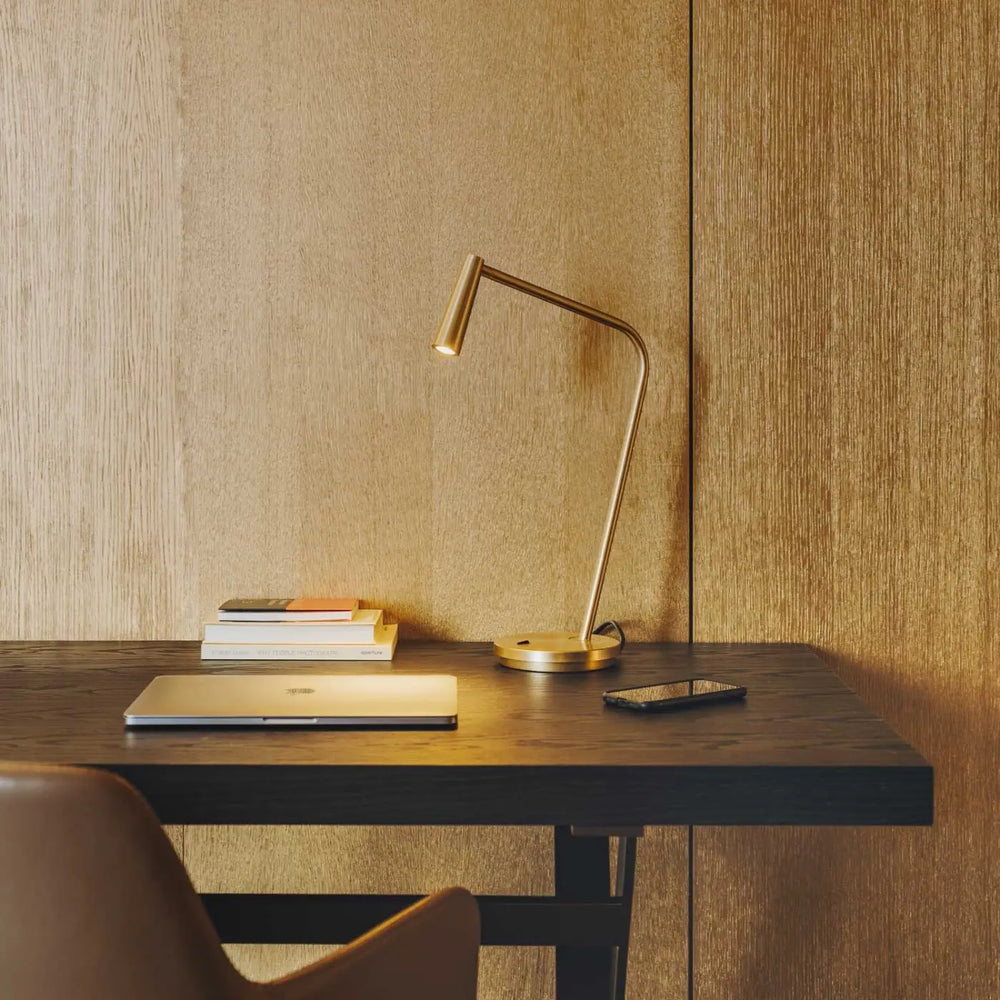 Ambiance avec la lampe de chevet Gamma dorée