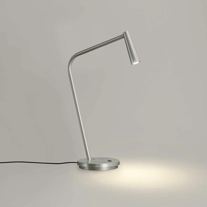 Vue de la lampe de chevet Gamma en nickel satiné #couleur_argent