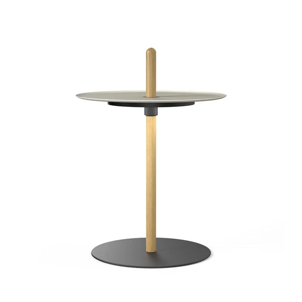 Lampe guéridon Nivél sans fil à côté d'un lit
