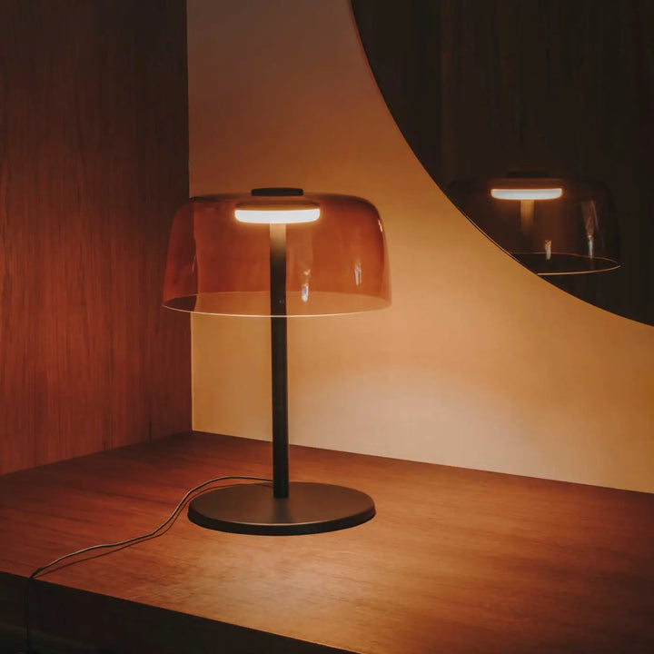 Ambiance avec la lampe à poser Levels en verre ambré