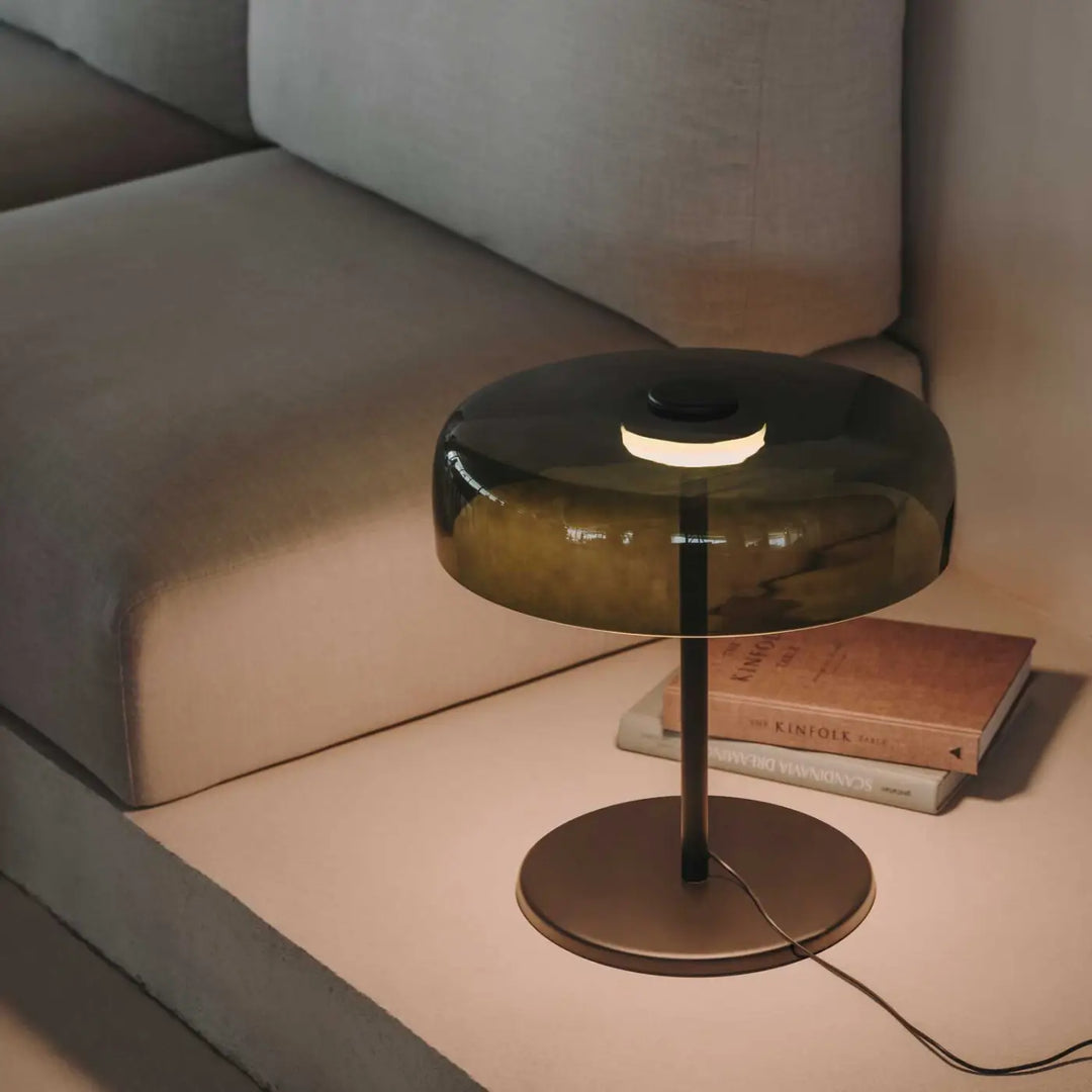 Ambiance avec la lampe de chevet Levels en verre vert