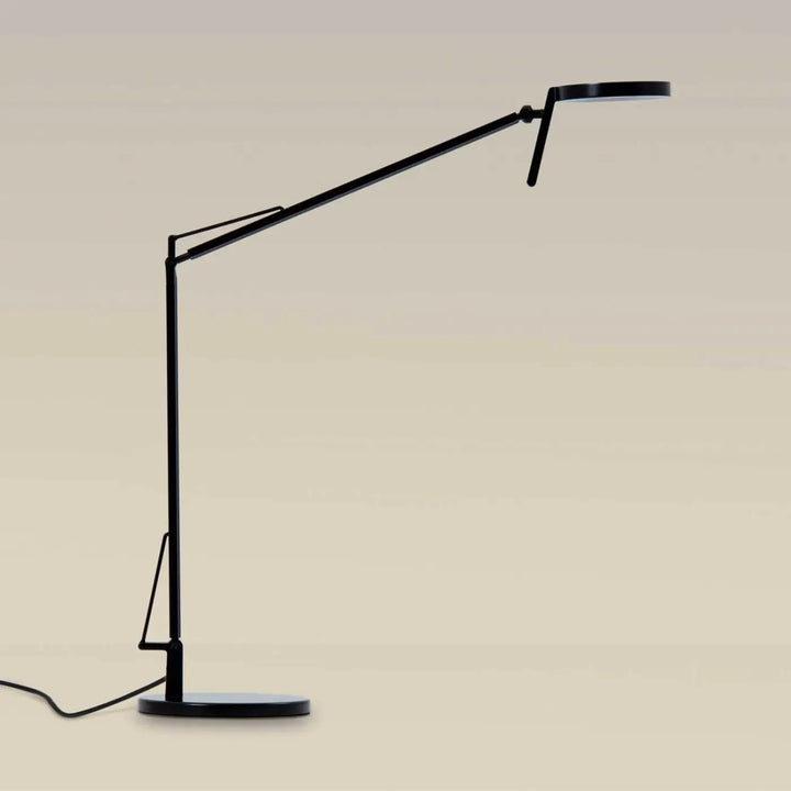 Gros plan sur la lampe de chevet Maca noire #couleur_noir
