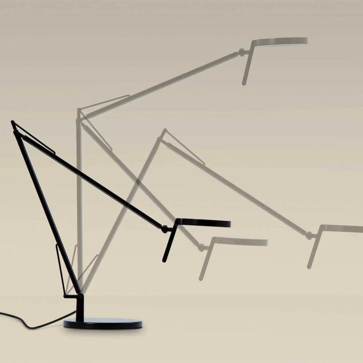 Détail de la lampe de chevet Maca noire texturée #couleur_noir