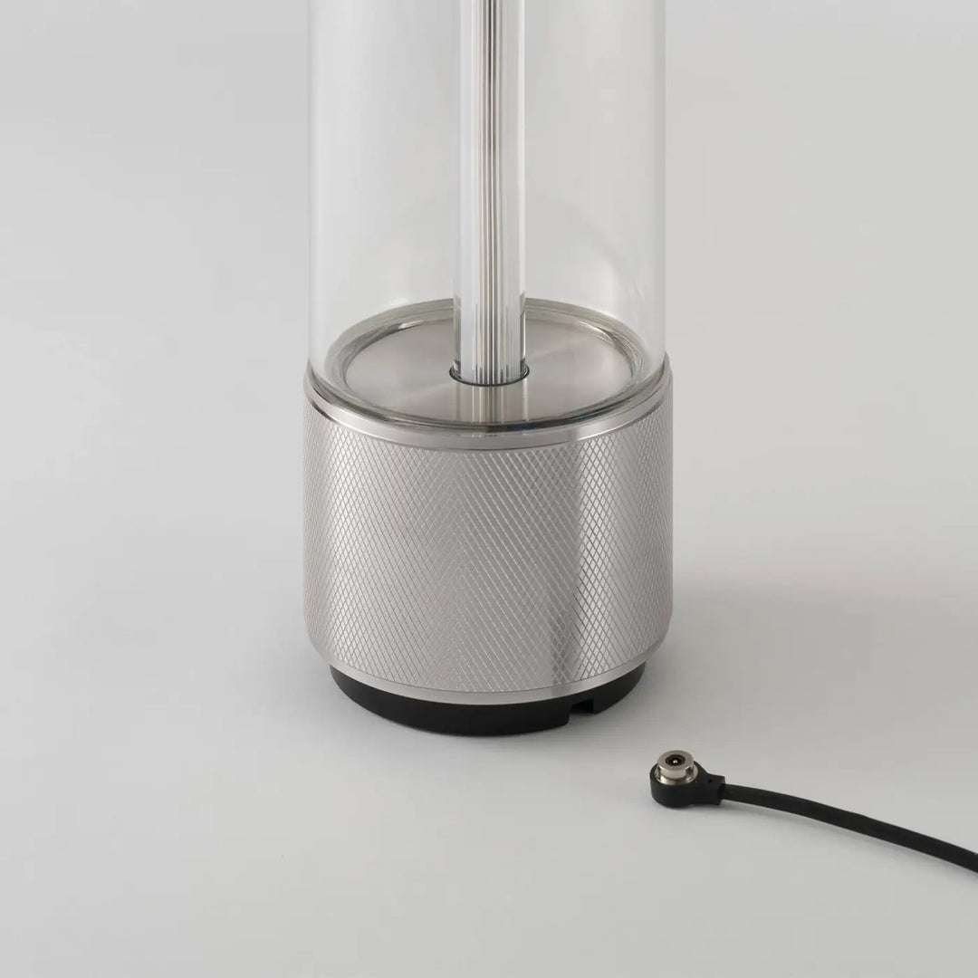 Détail de la lampe de chevet Takeout en acier #couleur_argent