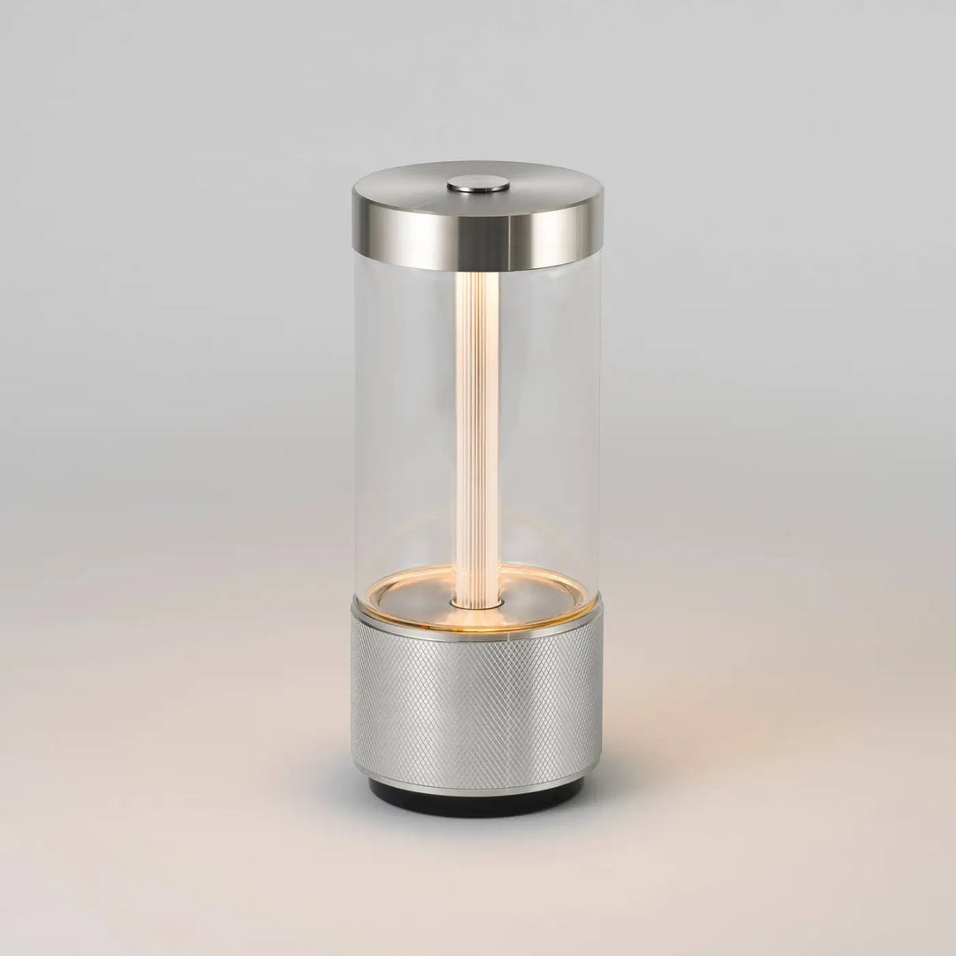 Lampe de chevet Takeout en acier, allumée #couleur_argent