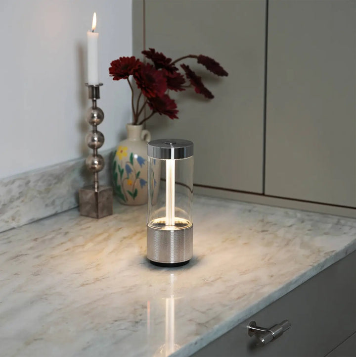 Lampe de chevet Takeout dans un intérieur #couleur_argent