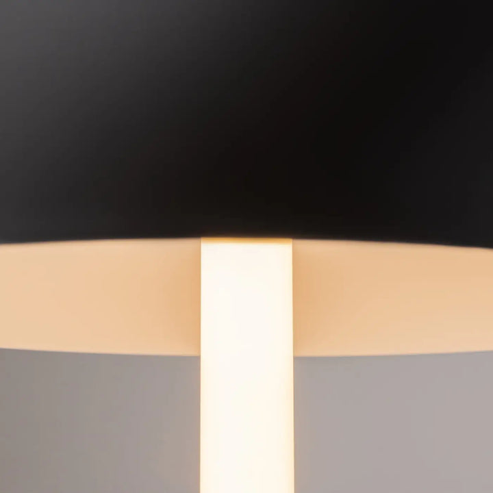 Lampe de chevet ray en acier noir avec tube courbé et abat-jour noir minimaliste à colonne centrale lumineuse blanche