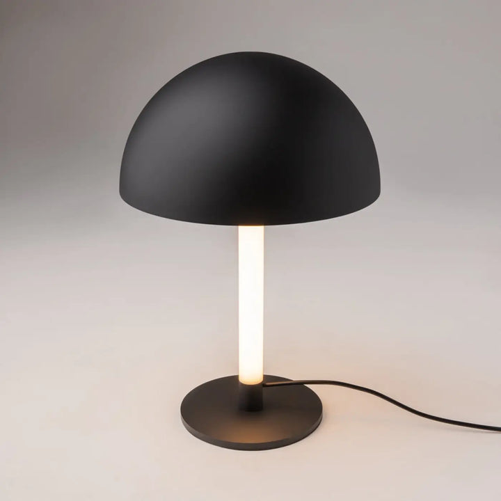 Lampe de chevet ray en acier noir avec tube courbé finition mate noire en forme de champignon sur base circulaire