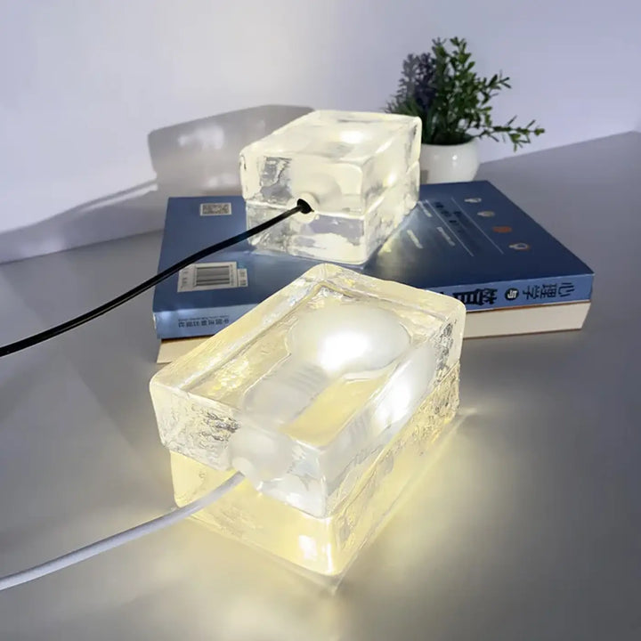 Lampe de chevet integra claire en forme de cube avec lumière design jaune chaud plus qu’un luminaire refuge élégant
