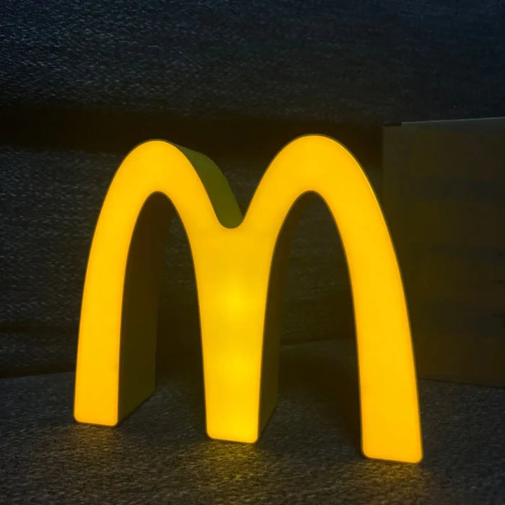Lampe décorative amusante lampe cartoon avec sculpture lumineuse jaune en forme d’arc mcdonald’s