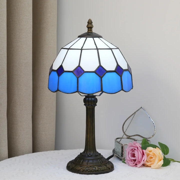 Lampe de chevet en verre teinté bleu et blanc avec base finition bronze design méditerranéen devient plus vivante