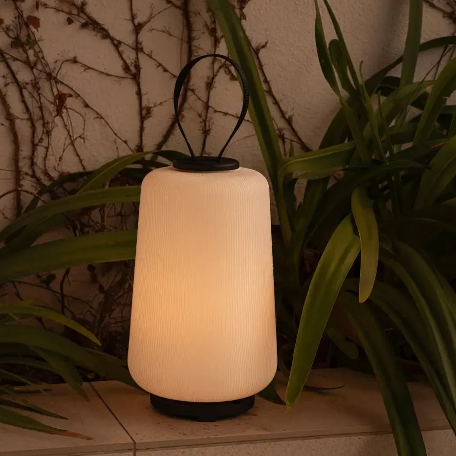 Lampe Muna blanche en situation