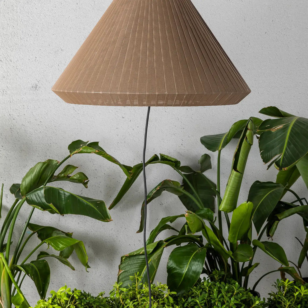 Lampe portable Saigon Out T70 marron en situation