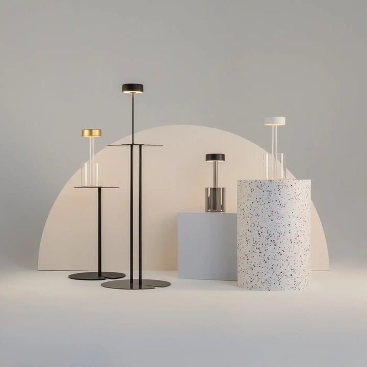 Lampe de chevet en aluminium avec design épuré en trois finitions noir ou or pour salle à manger moderne