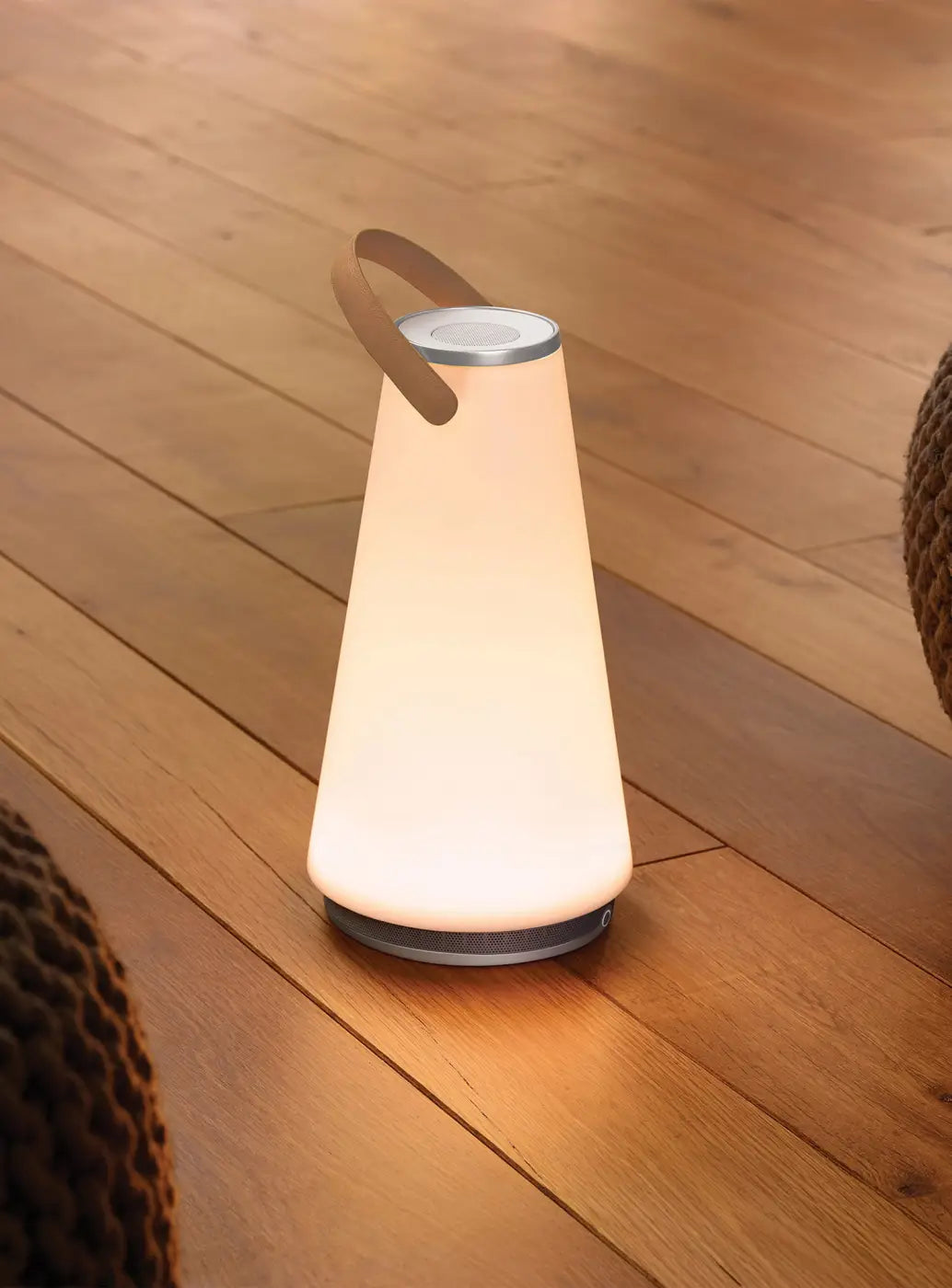 Lampe sans fil UMA argent dans un intérieur