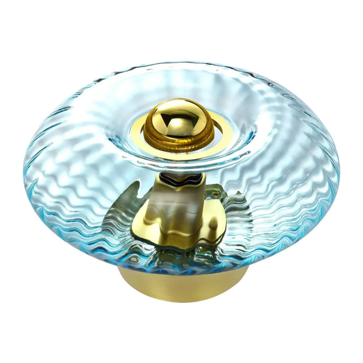 Lampe de chevet grace avec bouton en verre soufflé bleu translucide et centre métal doré poli de la collection grace