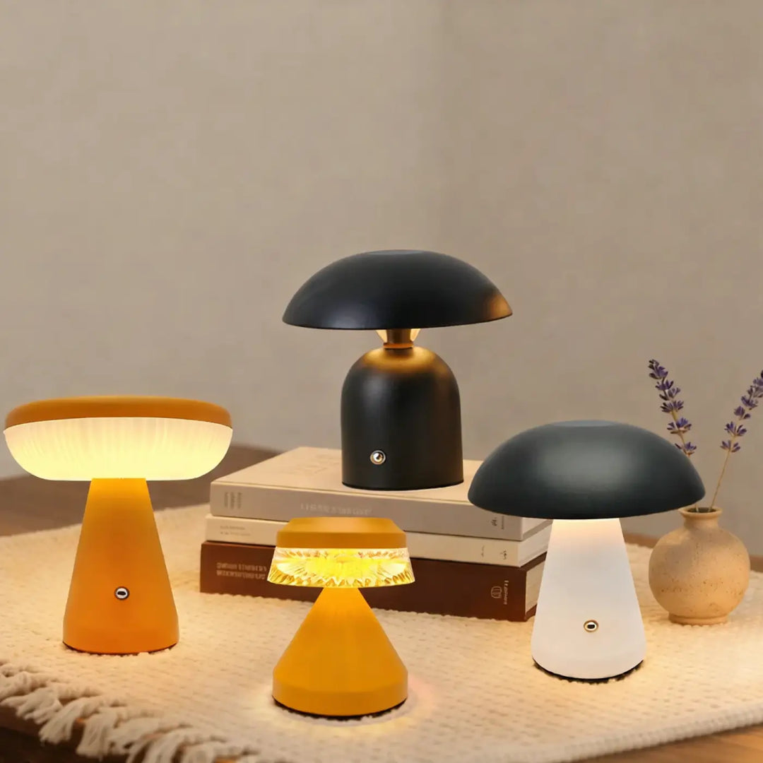 Lampe de chevet schroom minimaliste à lumière douce avec abat-jour noir mat et base dorée en métal