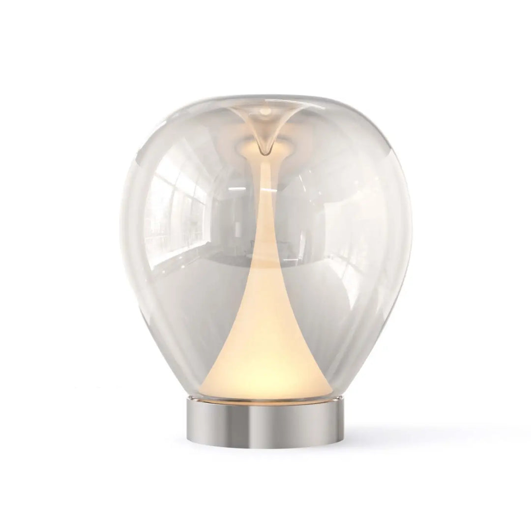 Lampe de chevet poser bond avec socle discret en métal poli et volumes concaves en verre transparent à lueur ambrée